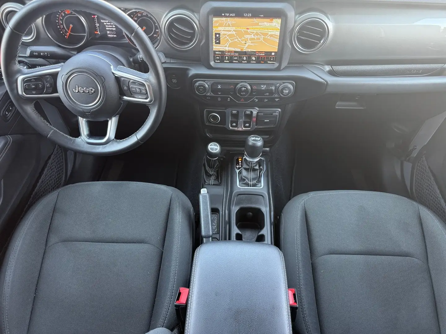 Jeep Wrangler Sahara Grau - 2