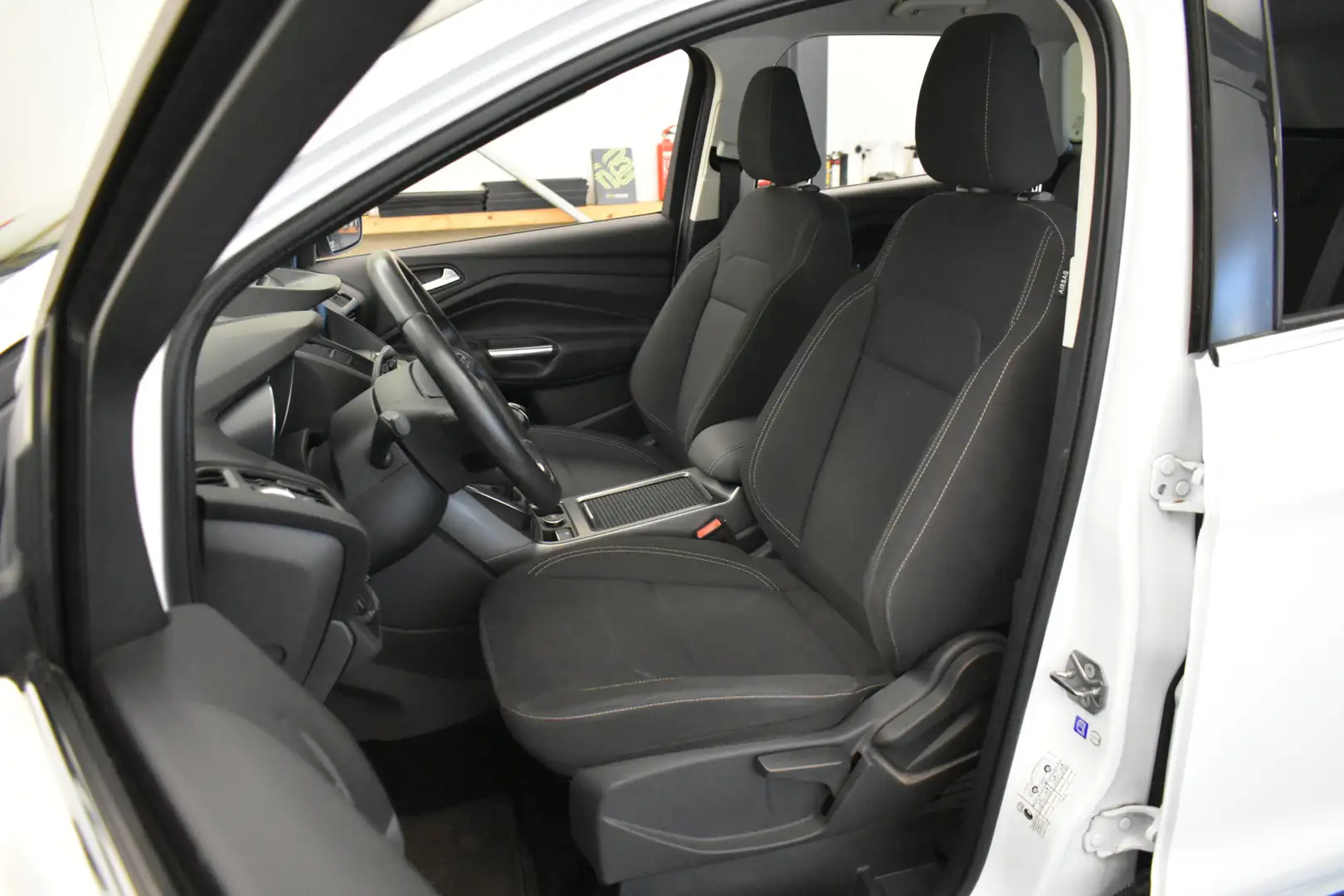 Ford Kuga 1.5 ST Line 159Pk Trekhaak Navi PDC Winterpack Weiß - 2