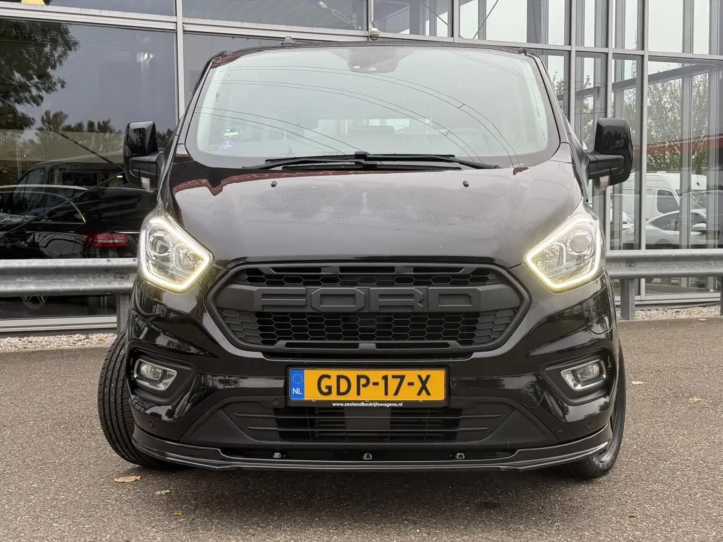 Ford Transit Custom Tourneo 320 1.0 EcoBoost L1H1 PHEV Titanium 8 Pers Zwart - 2