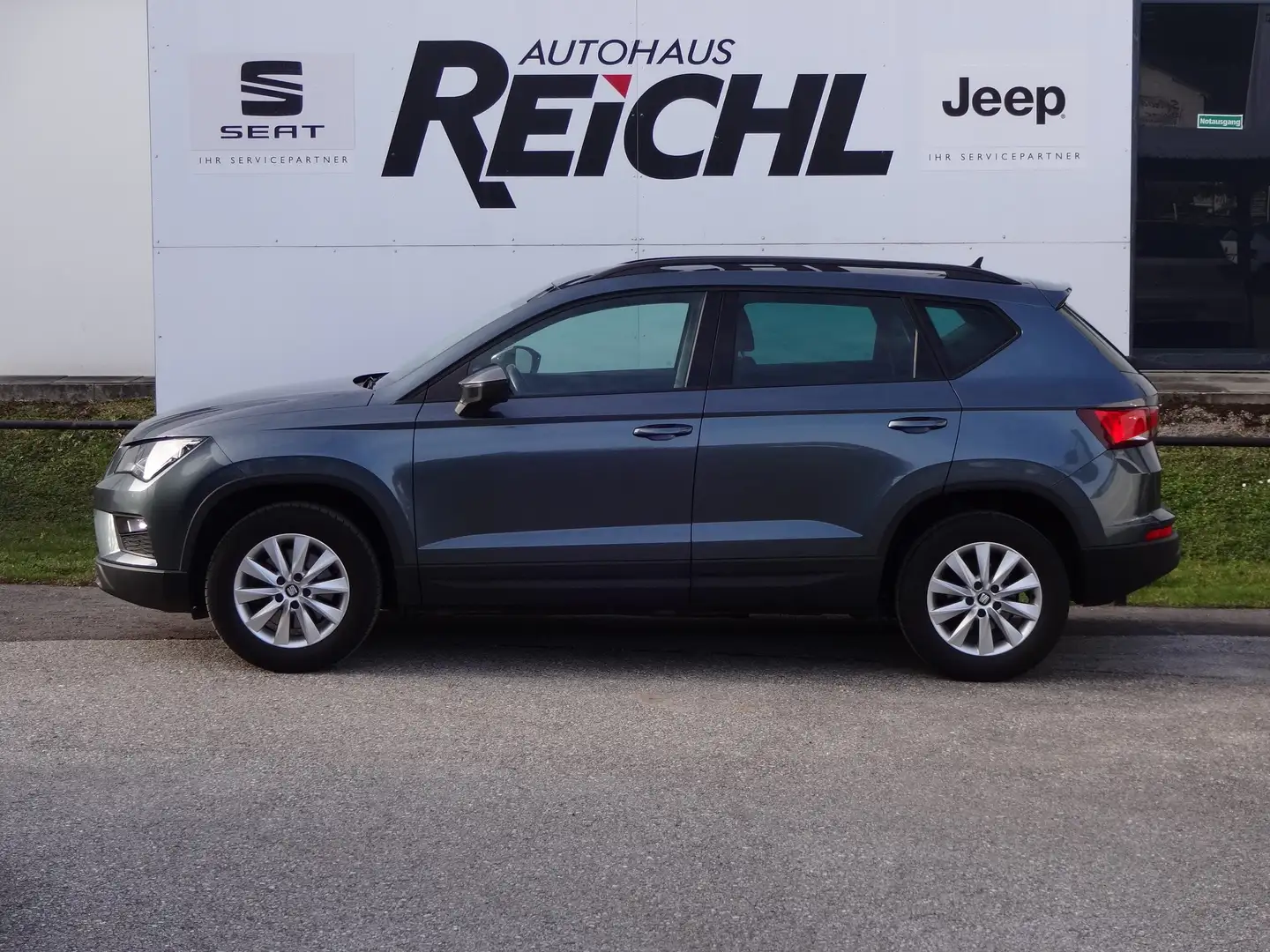 SEAT Ateca Reference - Ö-Paket - AHK Grau - 1