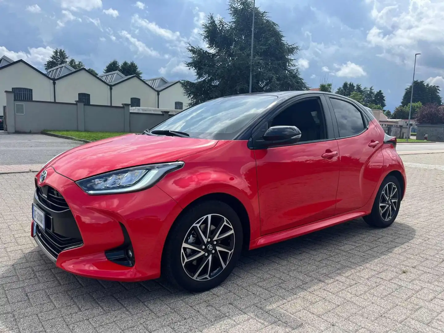 Toyota Yaris 1.5 Hybrid 5 porte Lounge - Neopatentati Rouge - 2