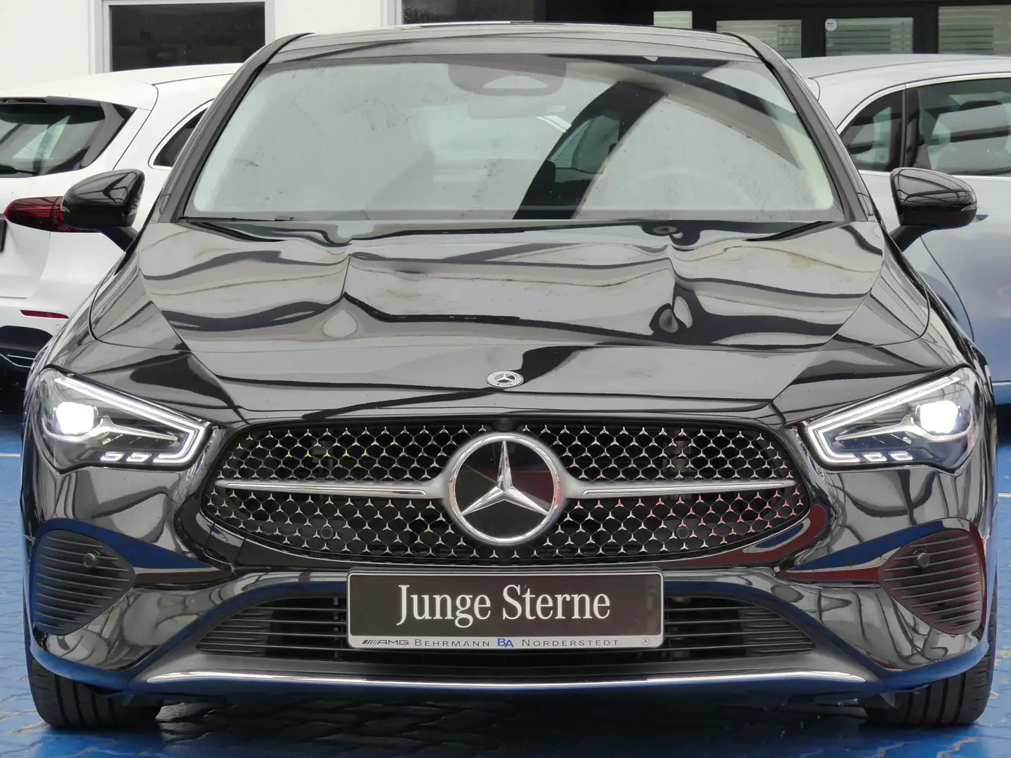 Mercedes-Benz CLA 180 CLA 180 SB Progressive +R-Kamera+AHK+AssistPaket Schwarz - 2