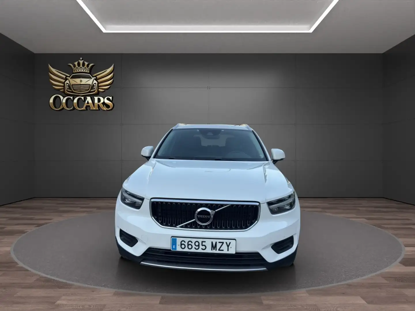 Volvo XC40 D3 Momentum Aut. Blanco - 2