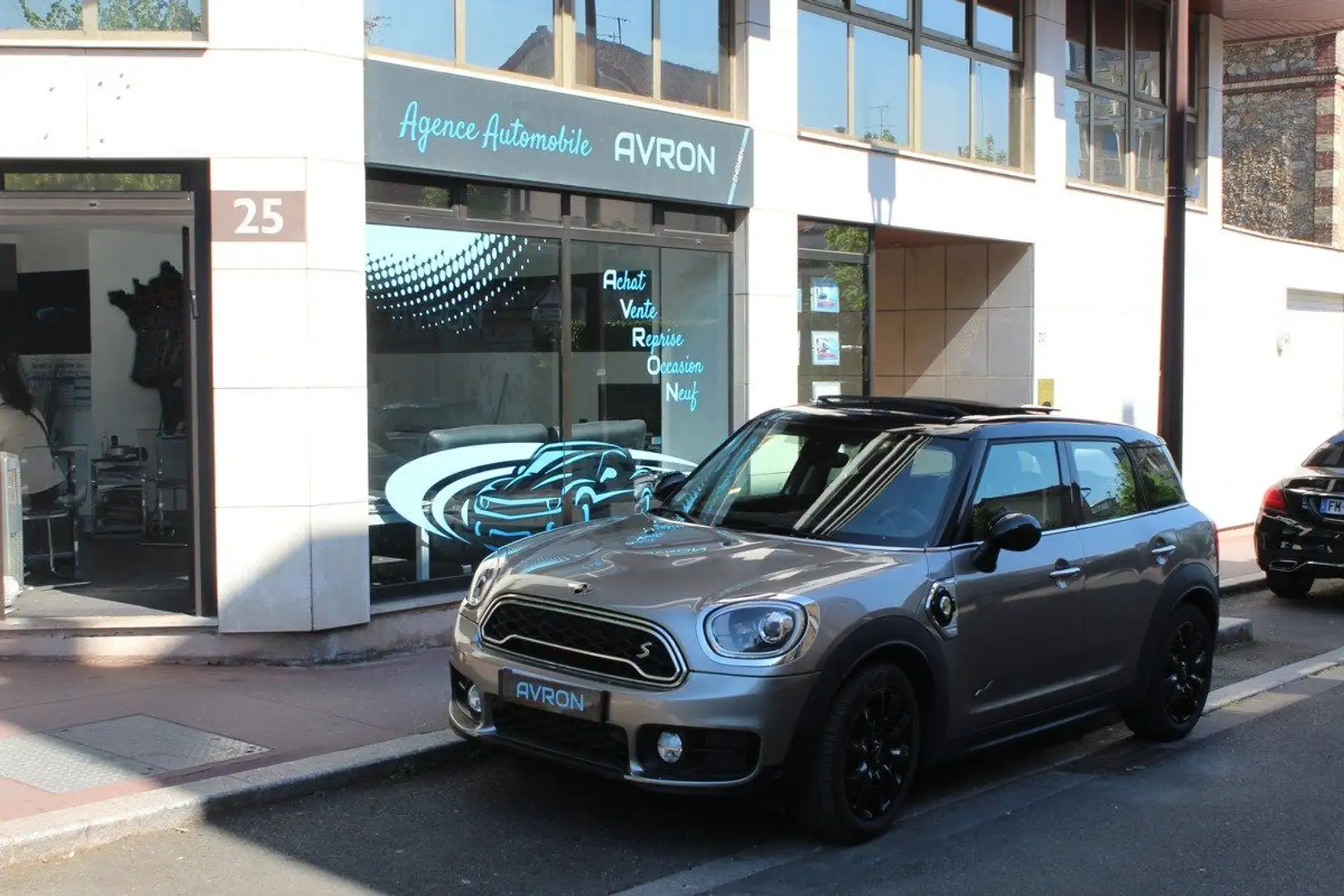 MINI Cooper Countryman II (F60) COOPER SE ALL4 EXQUISITE 136%2B88 BVA6 /  Gris - 1