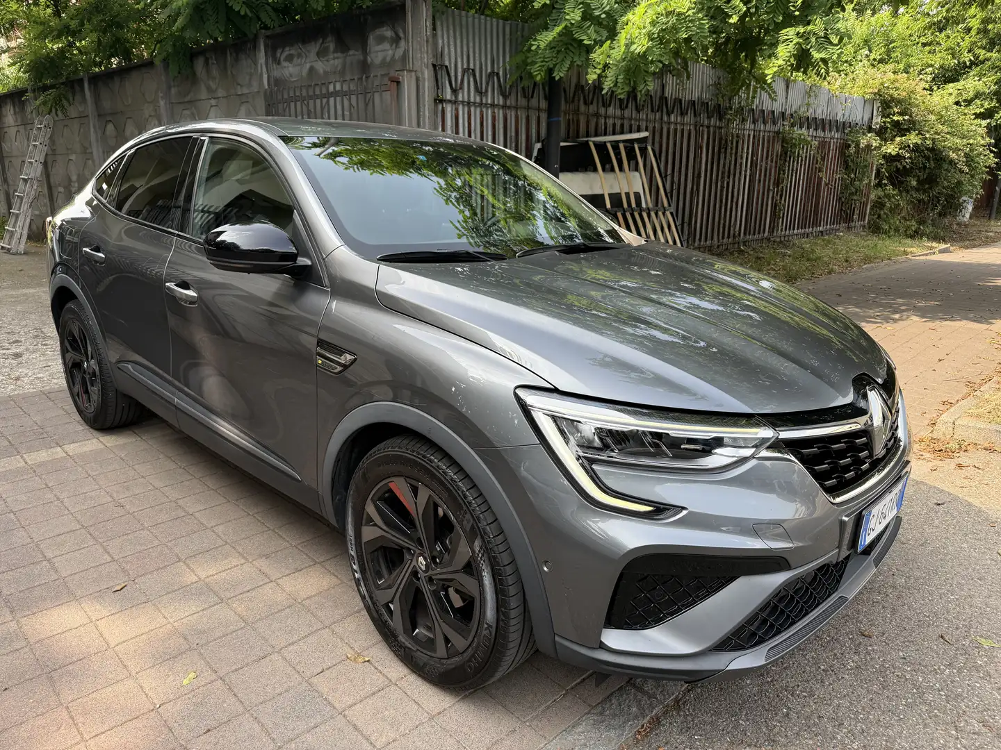 Renault Arkana 1.3 tce R.S. Line 140cv edc fap Šedá - 1