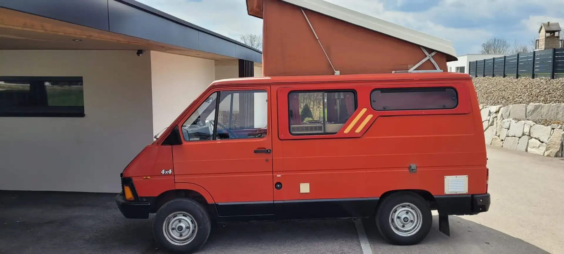 Renault Trafic V9 Allrad Wohnmobil Rojo - 1