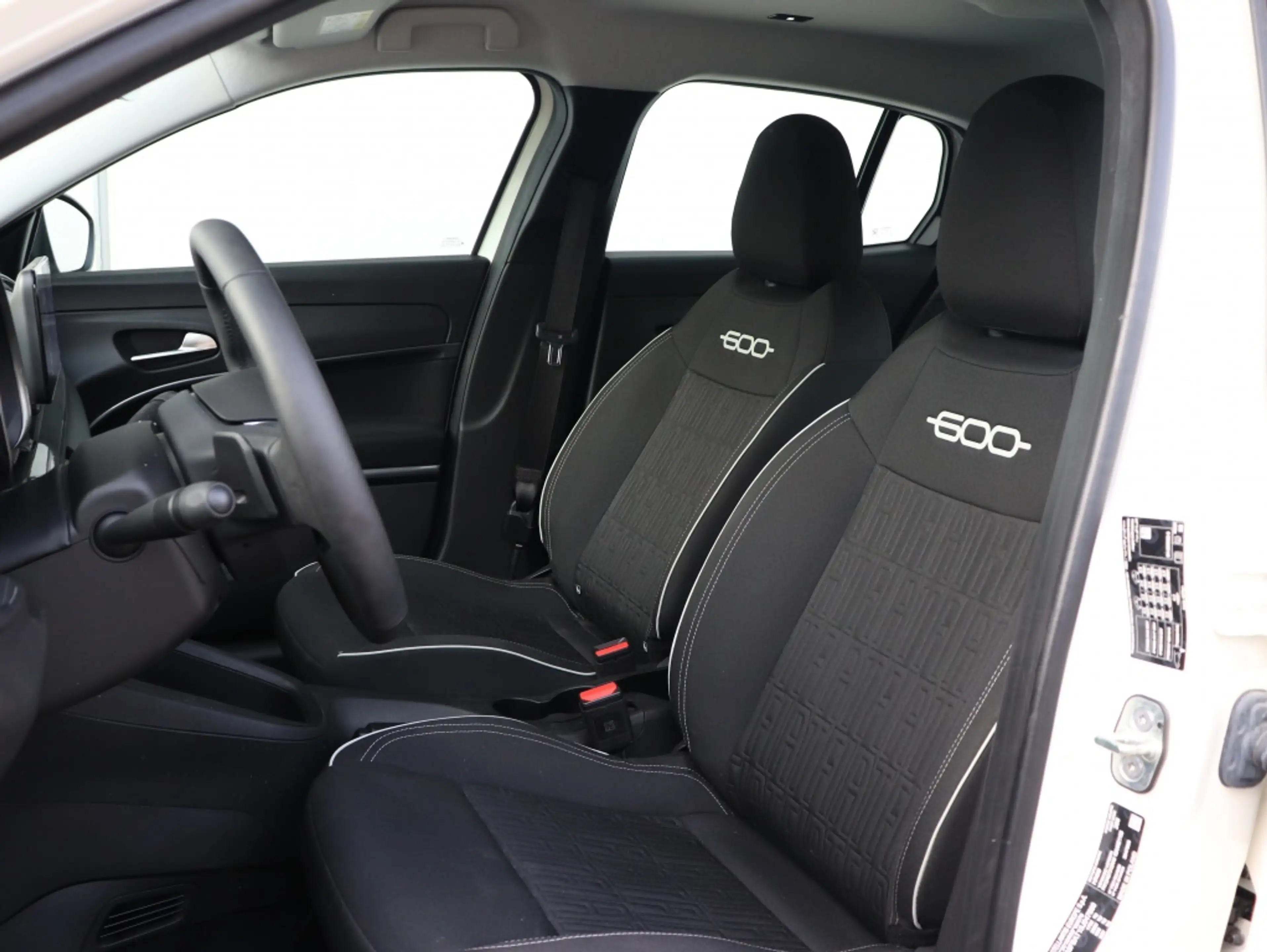 Fiat 600 1.2 Hybrid 100 PK Urban | Carplay | Cruise | PDC | — photo 4