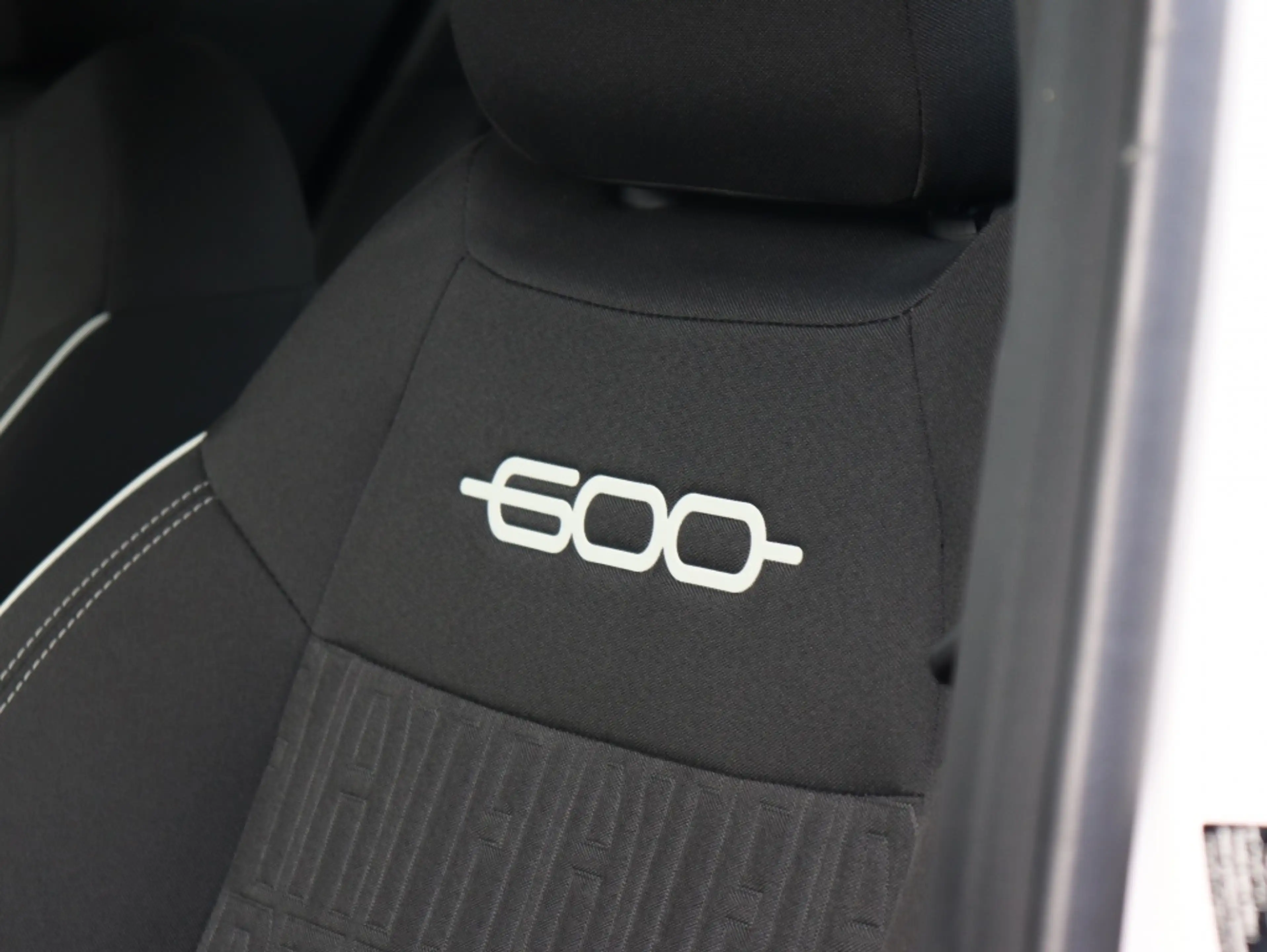 Fiat 600 1.2 Hybrid 100 PK Urban | Carplay | Cruise | PDC | — photo 8