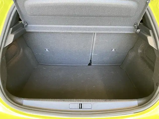 Peugeot 208 view 9