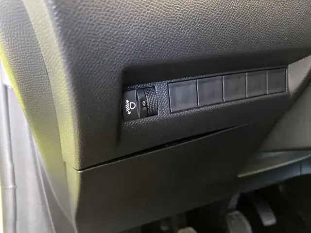 Peugeot 208 view 14