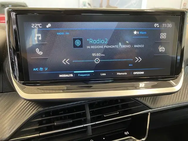 Peugeot 208 view 10