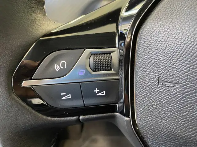 Peugeot 208 view 12