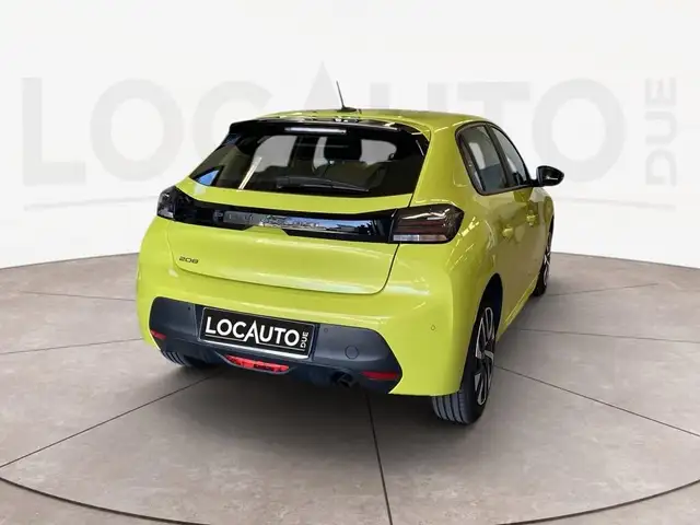 Peugeot 208 view 4