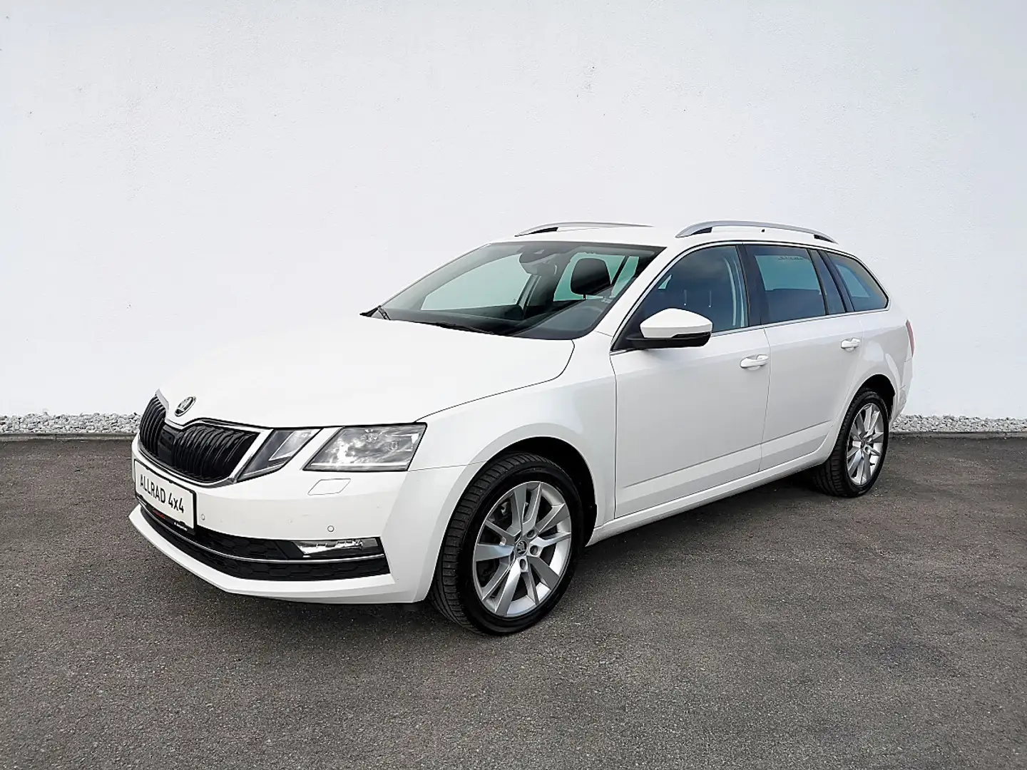 Skoda Octavia Combi 2,0 TDI Style Limited 4x4 DSG Weiß - 1