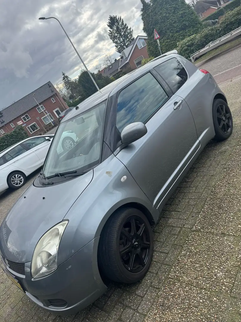 Suzuki Swift 1.3 GA Šedá - 1