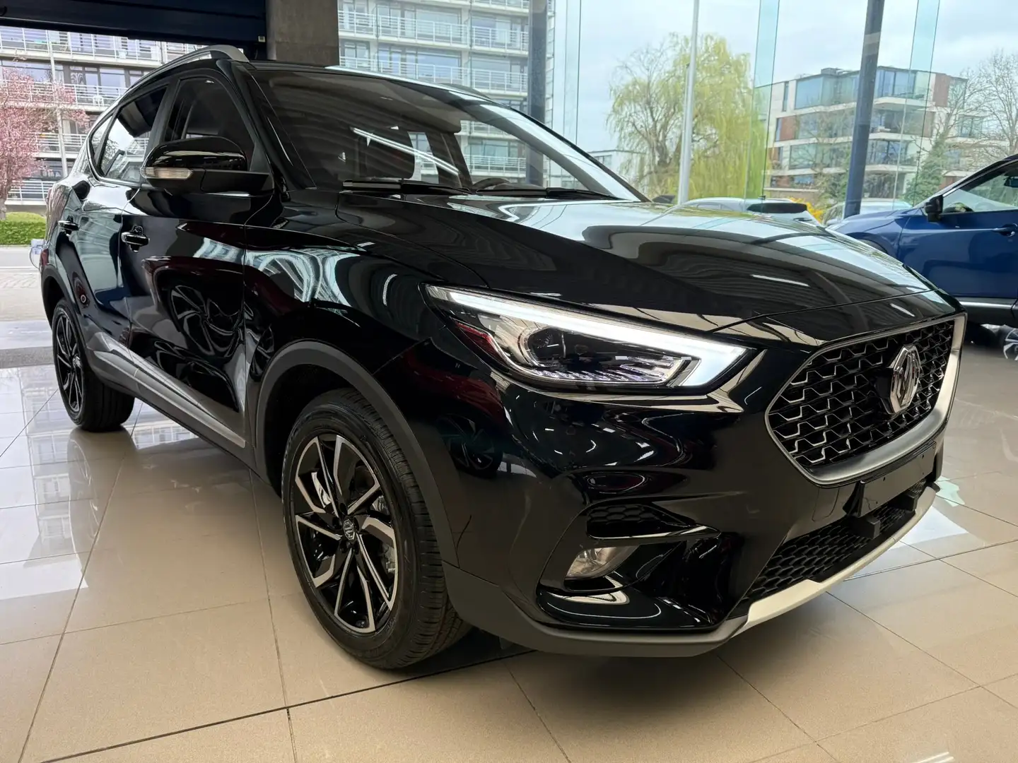 MG ZS 1.5i LUXURY+GPS/LEDER/360 CAM/LED/VERW.ZET-NIEUW! Schwarz - 1