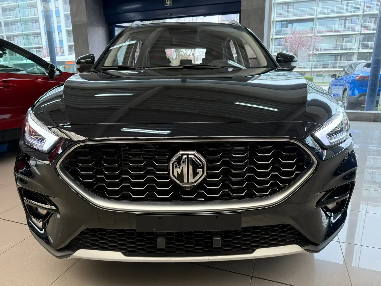 MG ZS 1.5i LUXURY+GPS/LEDER/360 CAM/LED/VERW.ZET-NIEUW! Schwarz - 2