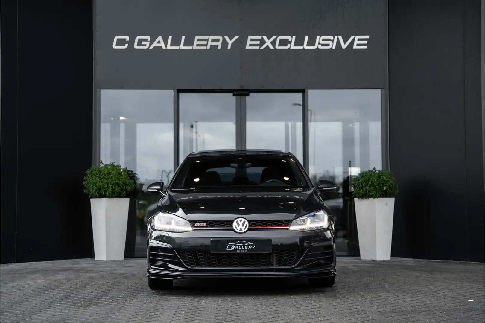 Volkswagen Golf GTI 7.5 2.0 TSI TCR - Panorama | Akrapovic l Dynaudio Schwarz - 2