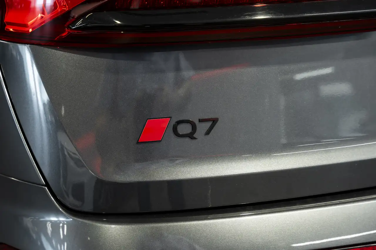 Audi Q7 снимка Audi Q7