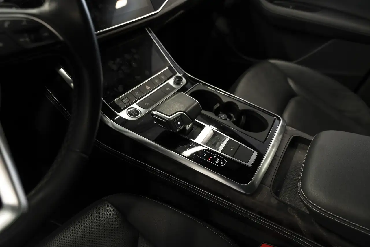 Audi Q7 снимка Audi Q7