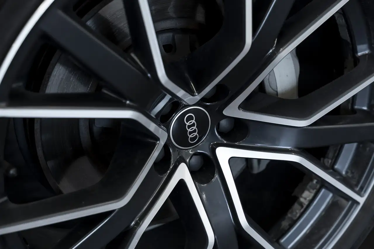 Audi Q7 снимка Audi Q7