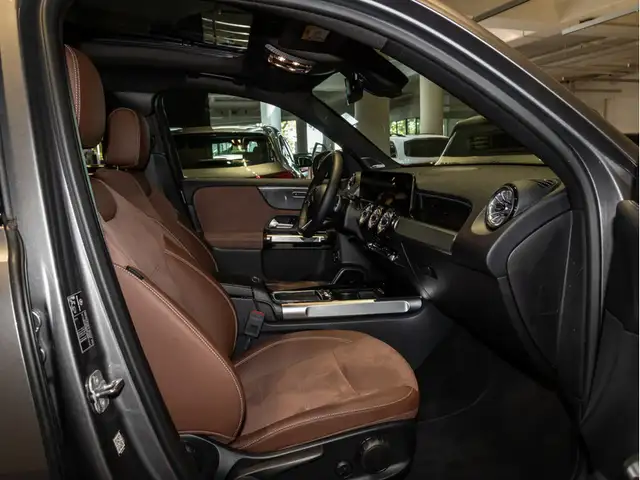 Mercedes-Benz 250 view 9