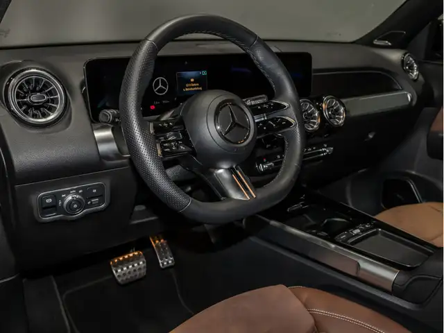Mercedes-Benz GLB view 12