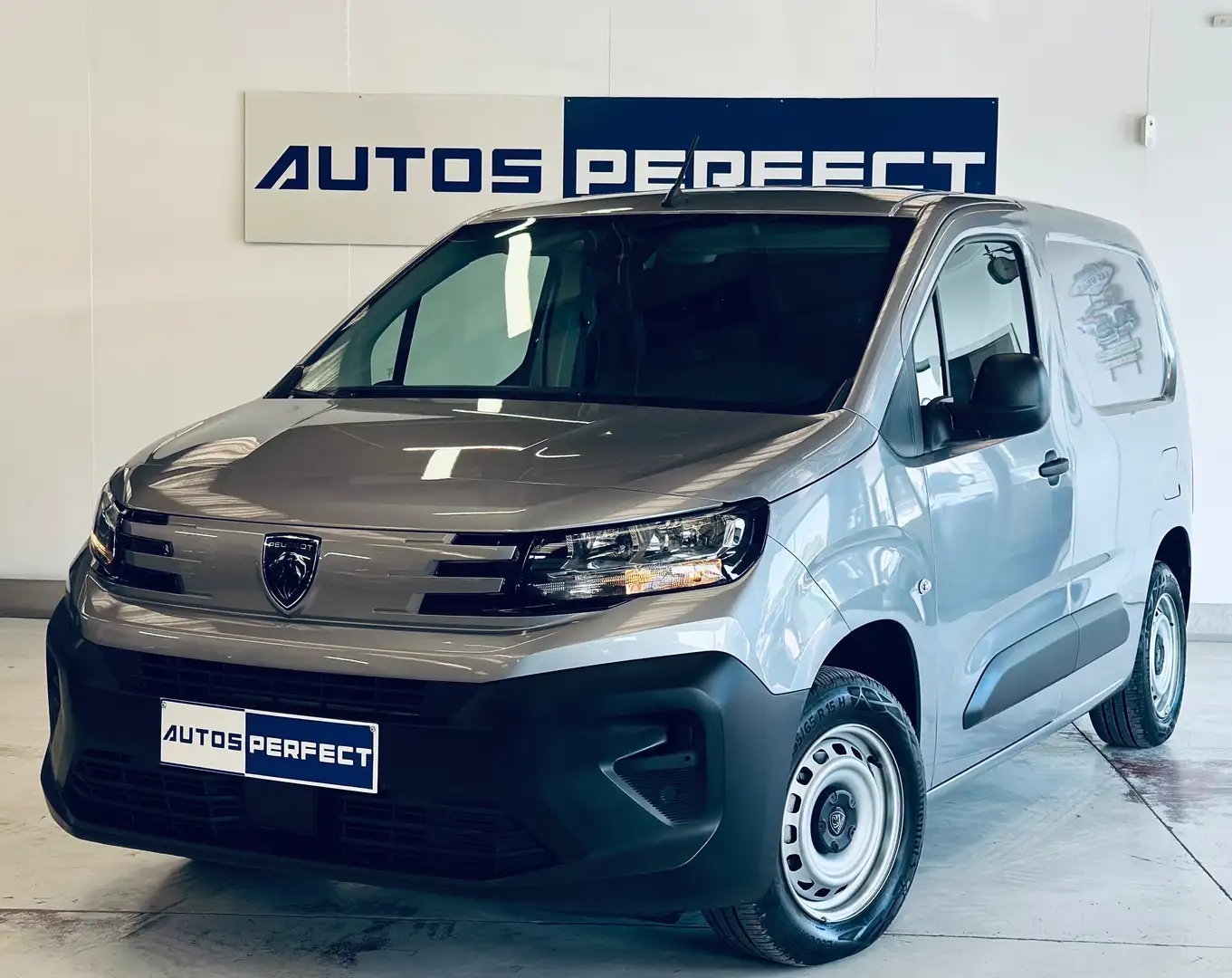 Peugeot Partner 1.5 BlueHDi L1 *3.713KM* 3PLACES CAMERA NAVI CLIM Šedá - 1