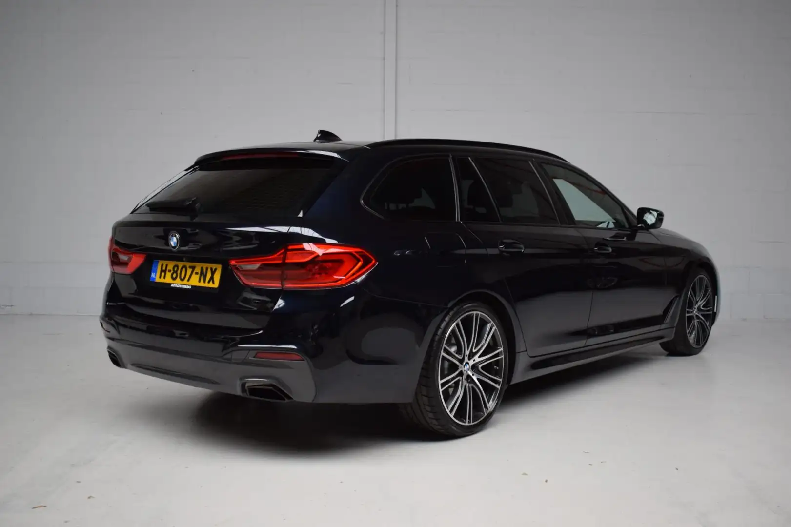BMW 520 5-serie Touring 520i M-SPORT ORG.NED / NAP / PANOR Noir - 2