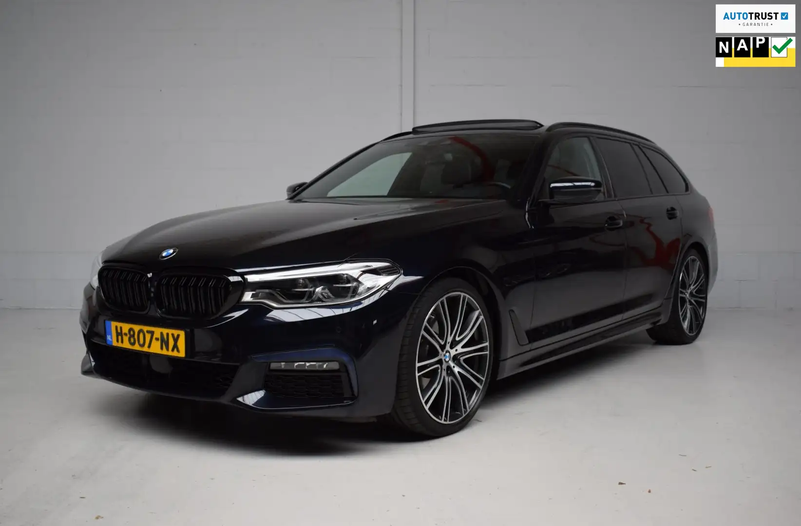 BMW 520 5-serie Touring 520i M-SPORT ORG.NED / NAP / PANOR Noir - 1