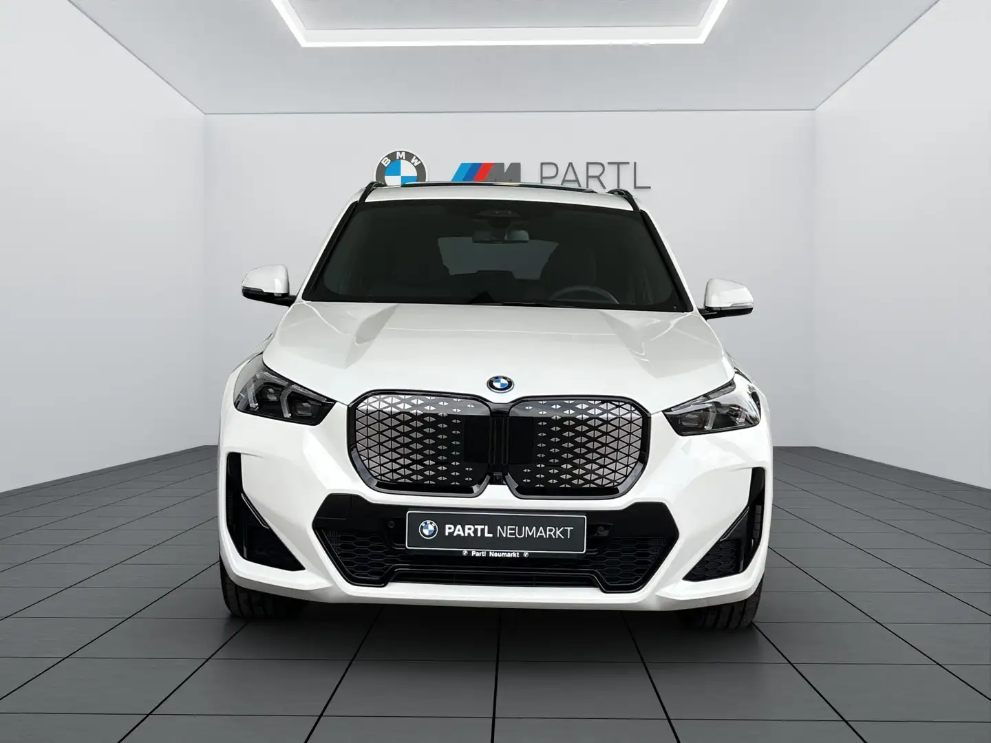 BMW iX1 eDrive20 M-Sport-Pro DA-Prof 360° PANO H/K Blanc - 2
