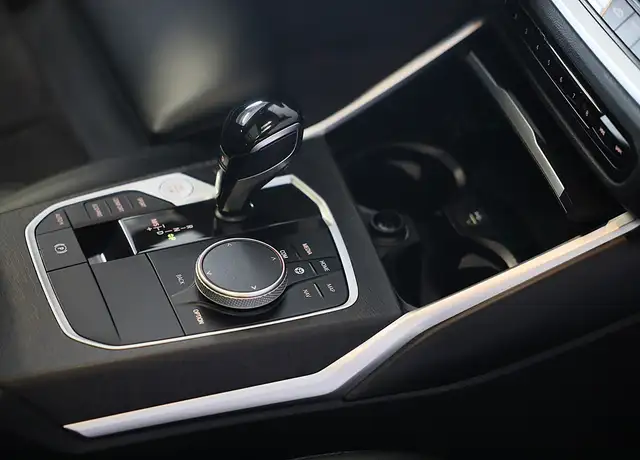 BMW 3 Series view 17