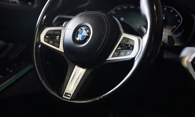BMW 3 Series view 22