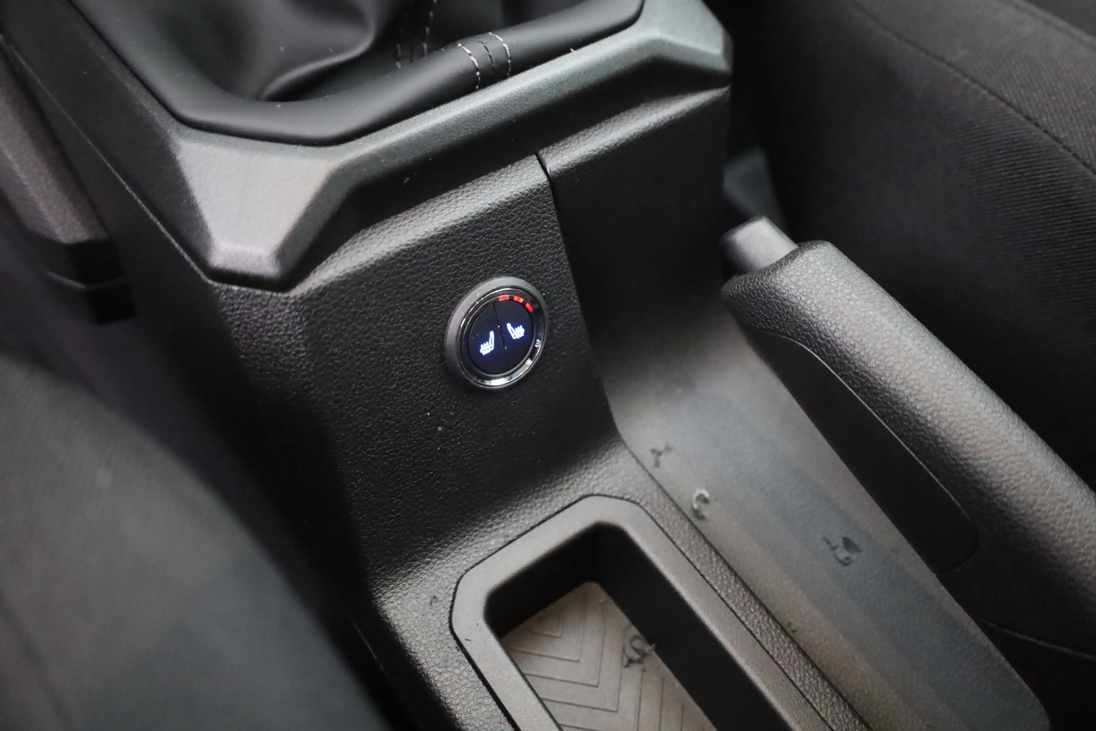 Dacia Bigster Essential 140 mHev LED Kamera — photo 15