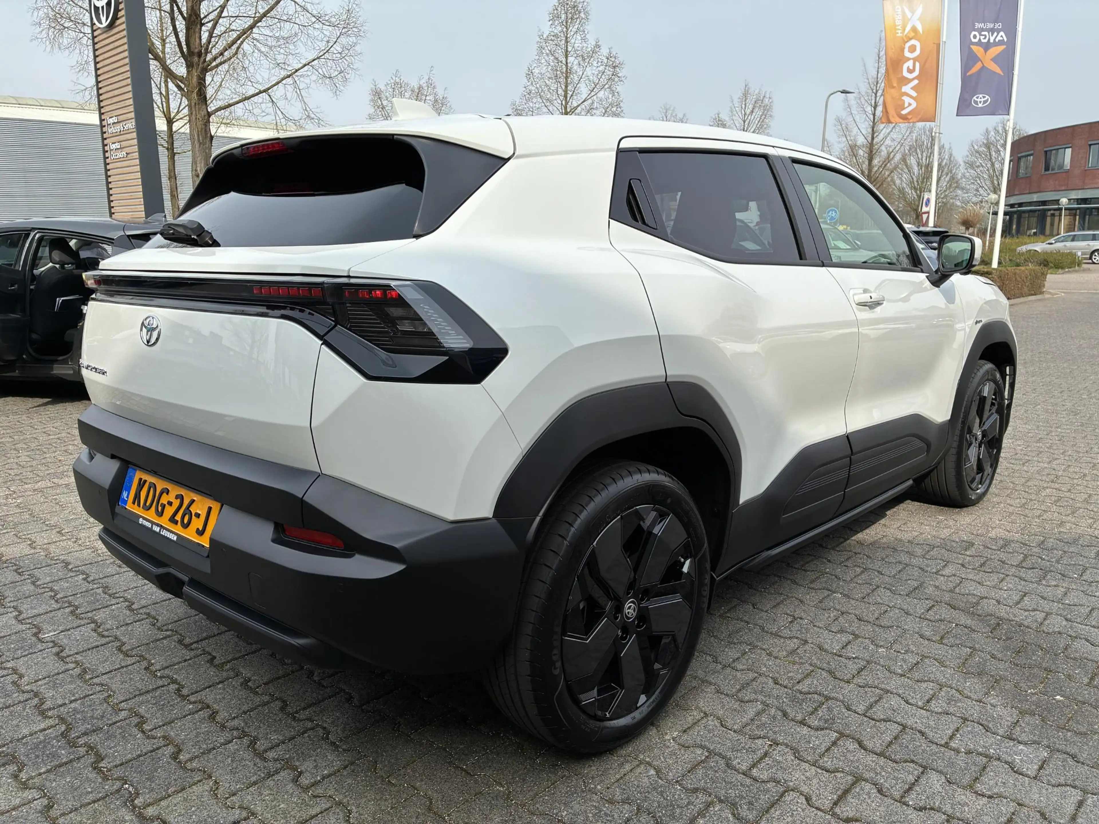 Toyota Urban Cruiser EXECUTIVE 61 KWH NIEUW & DIREECT LEVERBAAR!!! PANO — photo 2