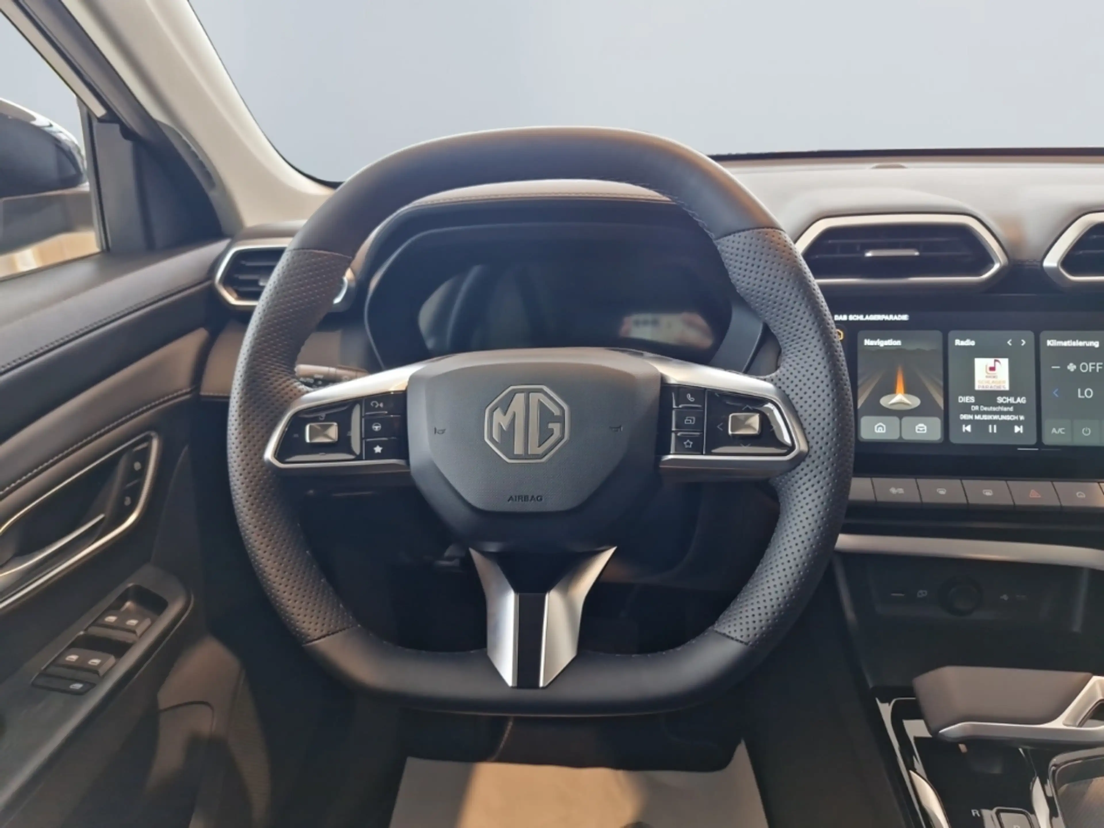 MG ZS Hybrid+ Luxury * Pano*360°*ACC*SHZ*el Sitz*PDC* — photo 12