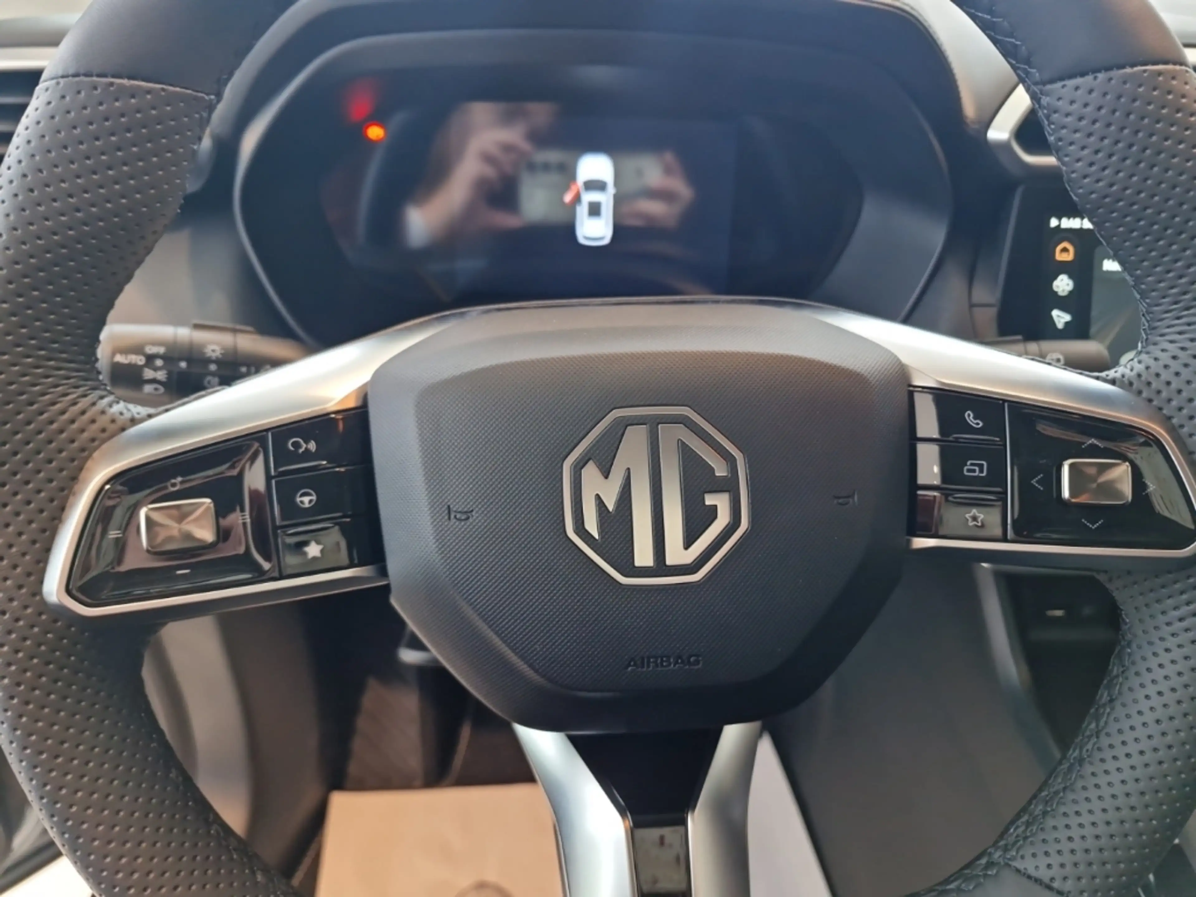 MG ZS Hybrid+ Luxury * Pano*360°*ACC*SHZ*el Sitz*PDC* — photo 13