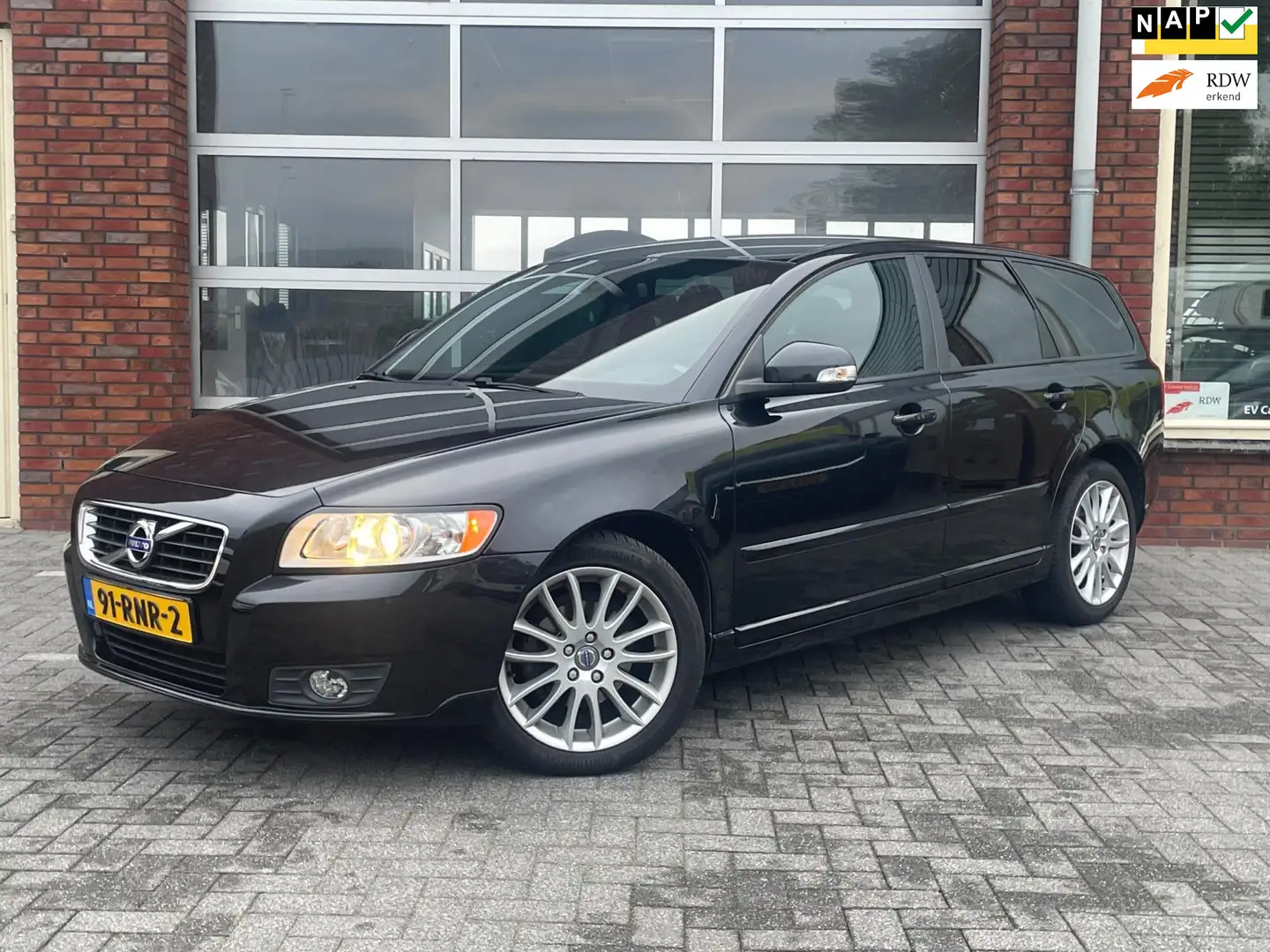 Volvo V50 2.0 Business Pro Edition | Leder | Trekhaak | Crui Zwart - 1