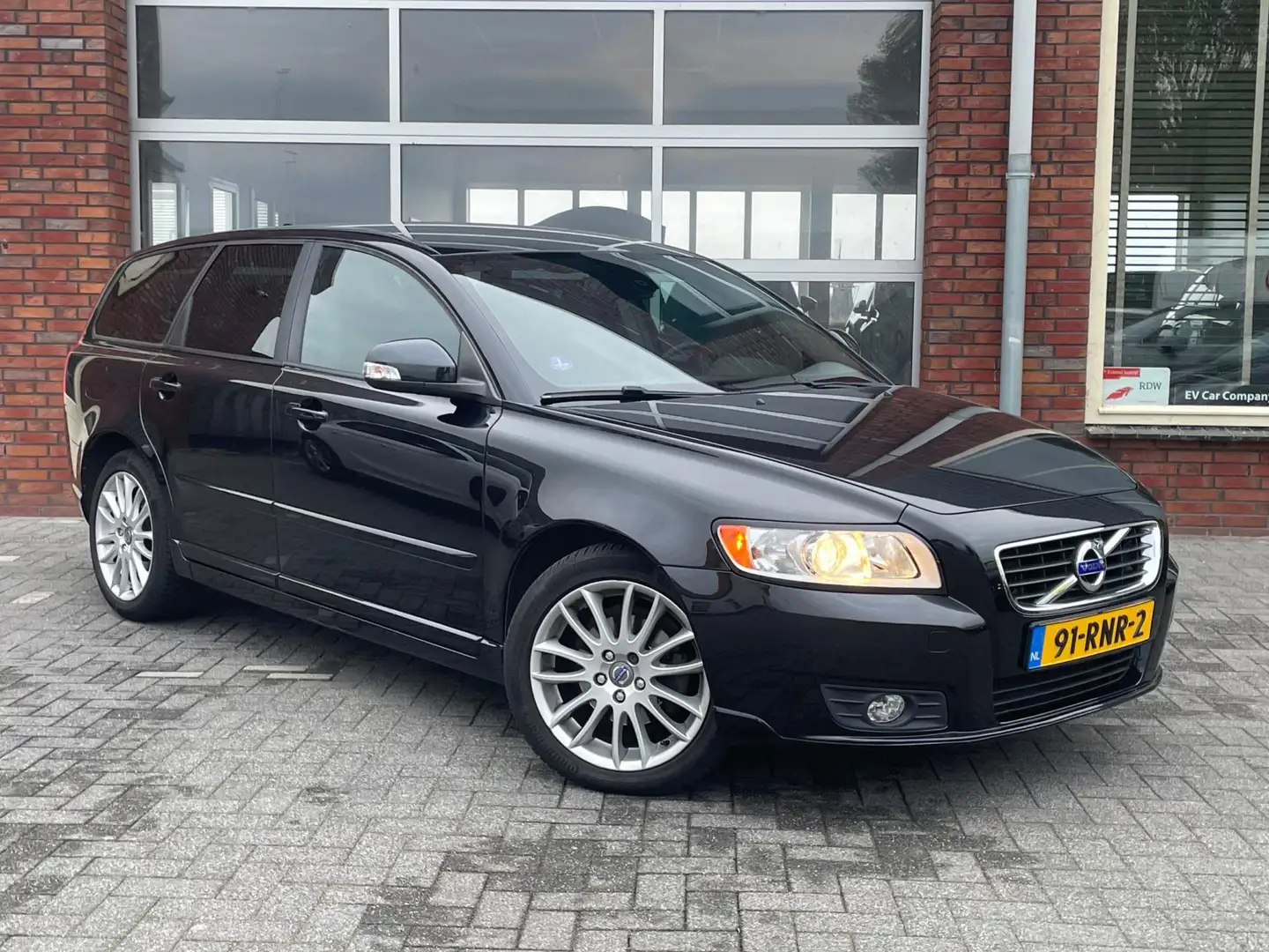 Volvo V50 2.0 Business Pro Edition | Leder | Trekhaak | Crui Zwart - 2