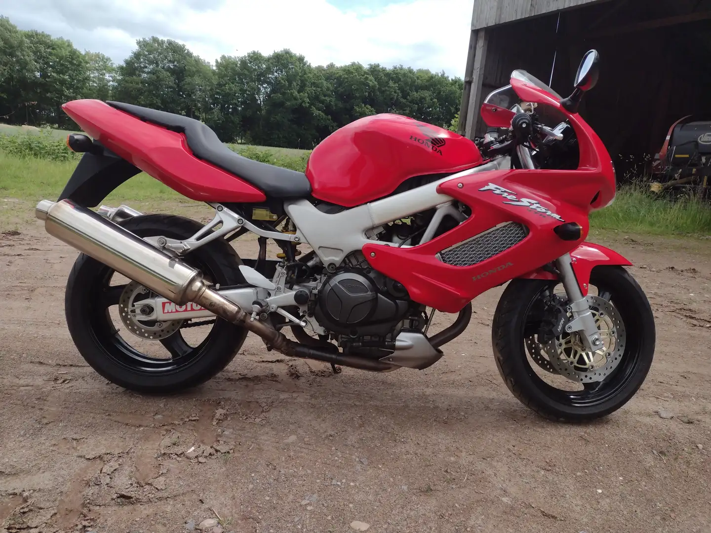 Honda VTR 1000 Firestorm Красный - 1