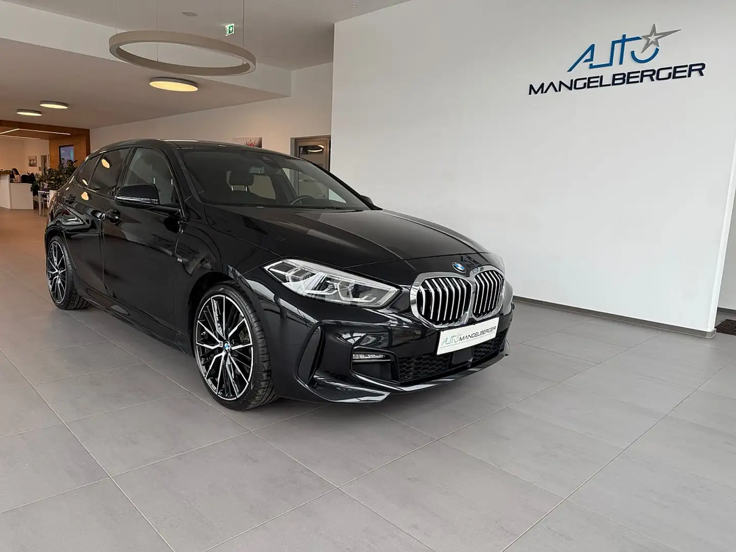 BMW 118 i M-Sport Aut. Schwarz - 1