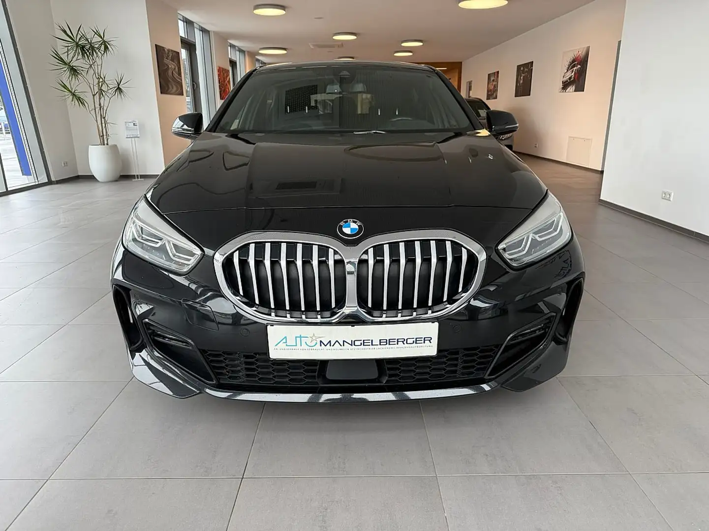 BMW 118 i M-Sport Aut. Schwarz - 2