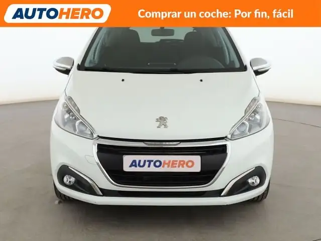 Peugeot 208 view 9
