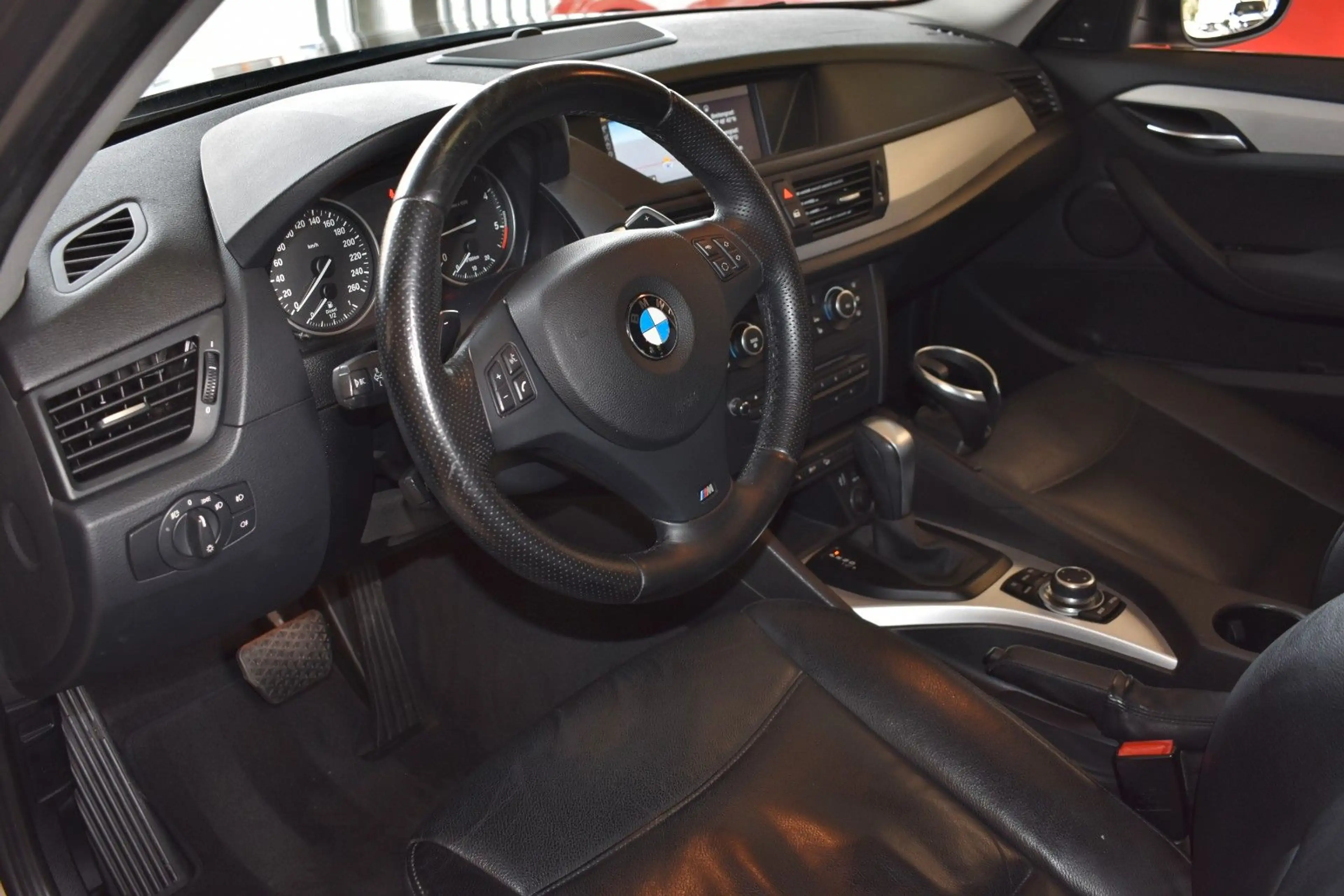 BMW X1 23d xD LEDER NAVI PANO BIXENON H&K 8xALU SHZ — photo 9