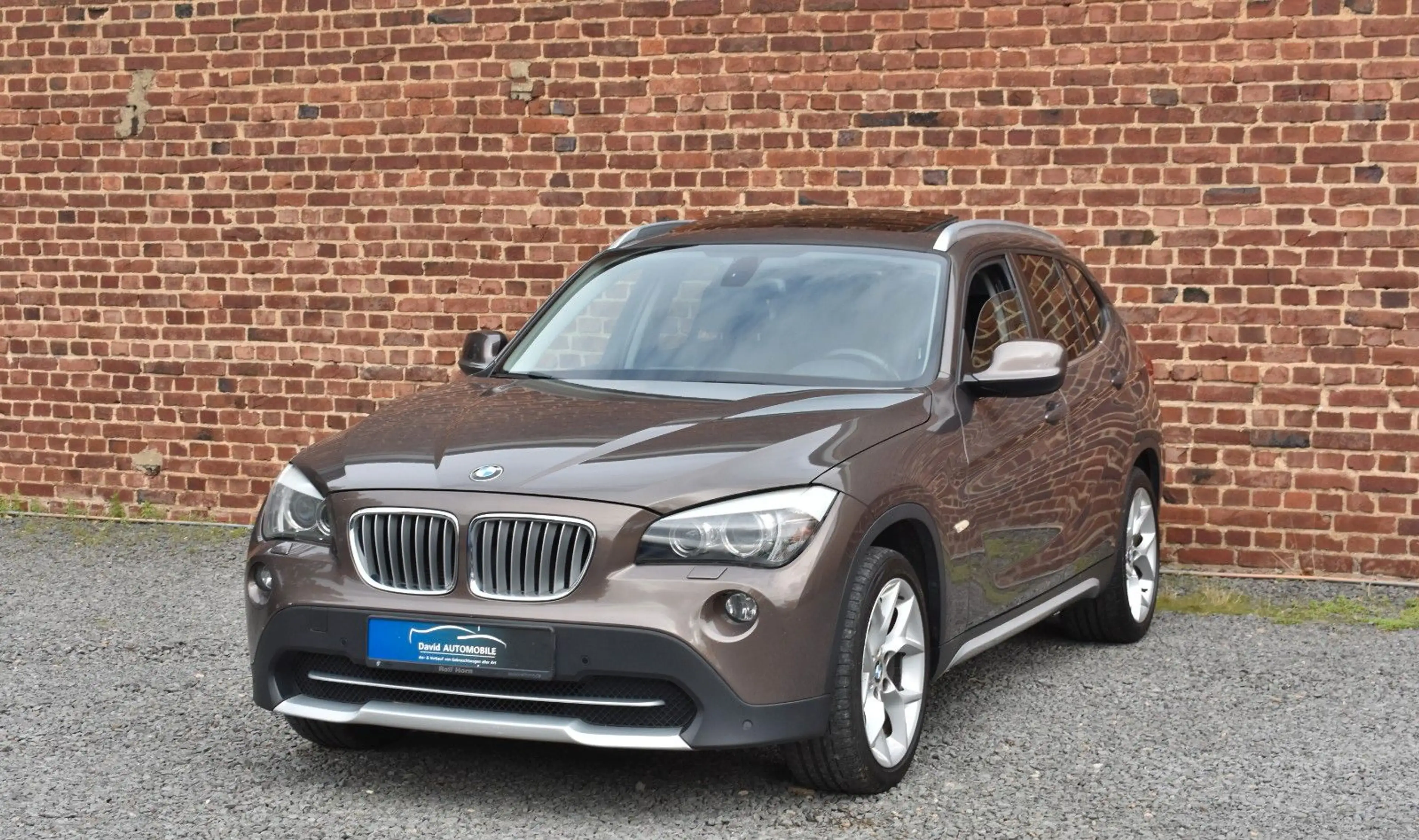 BMW X1 23d xD LEDER NAVI PANO BIXENON H&K 8xALU SHZ