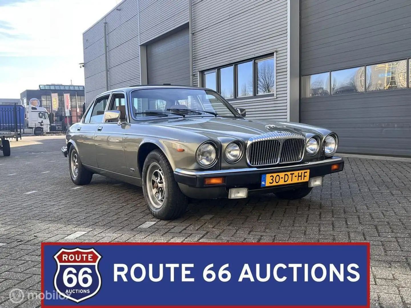 Daimler Double Six Series III | 1988 | Route 66 Auctions Schwarz - 1