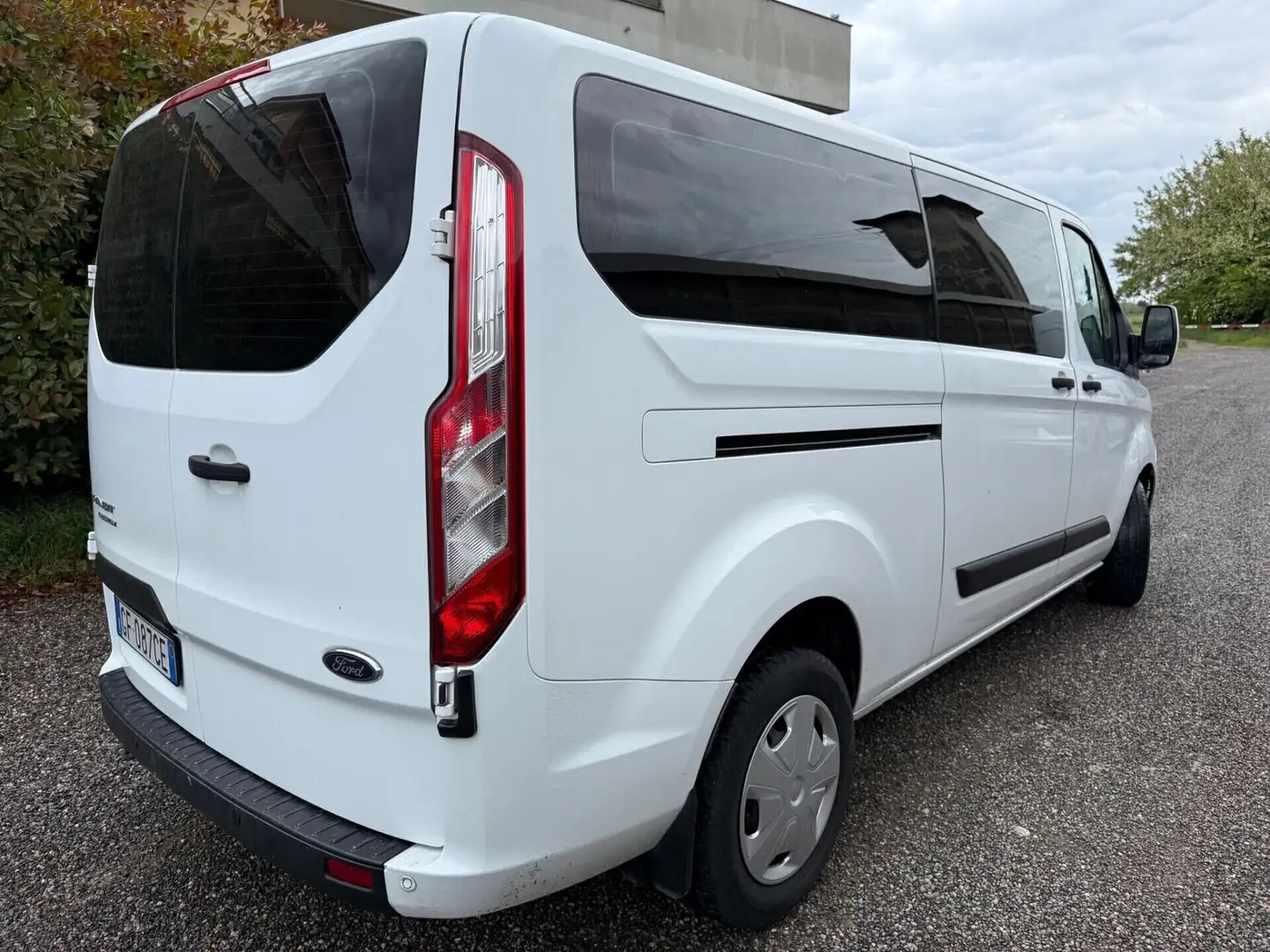 Ford Tourneo Custom Tourneo Custom Combi 320 2.0 EcoBlue 130CV PL Weiß - 2
