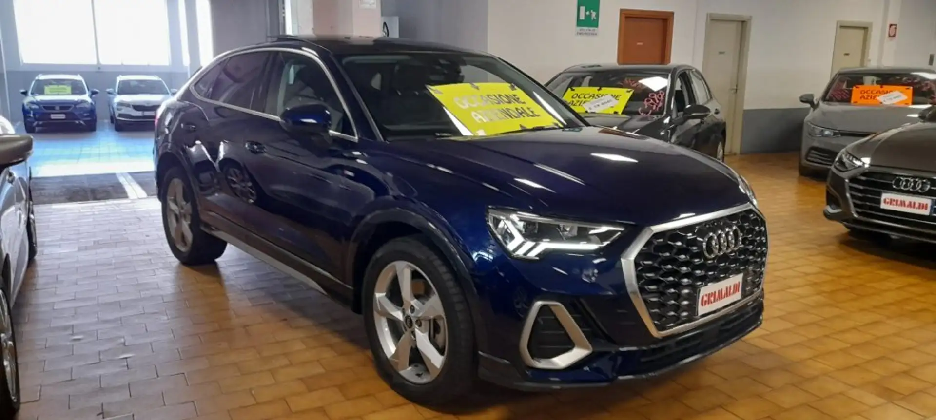 Audi Q3 SPORTBACK 45 TFSI e S tr. S line ed. PLUG IN TETTO Grigio - 2