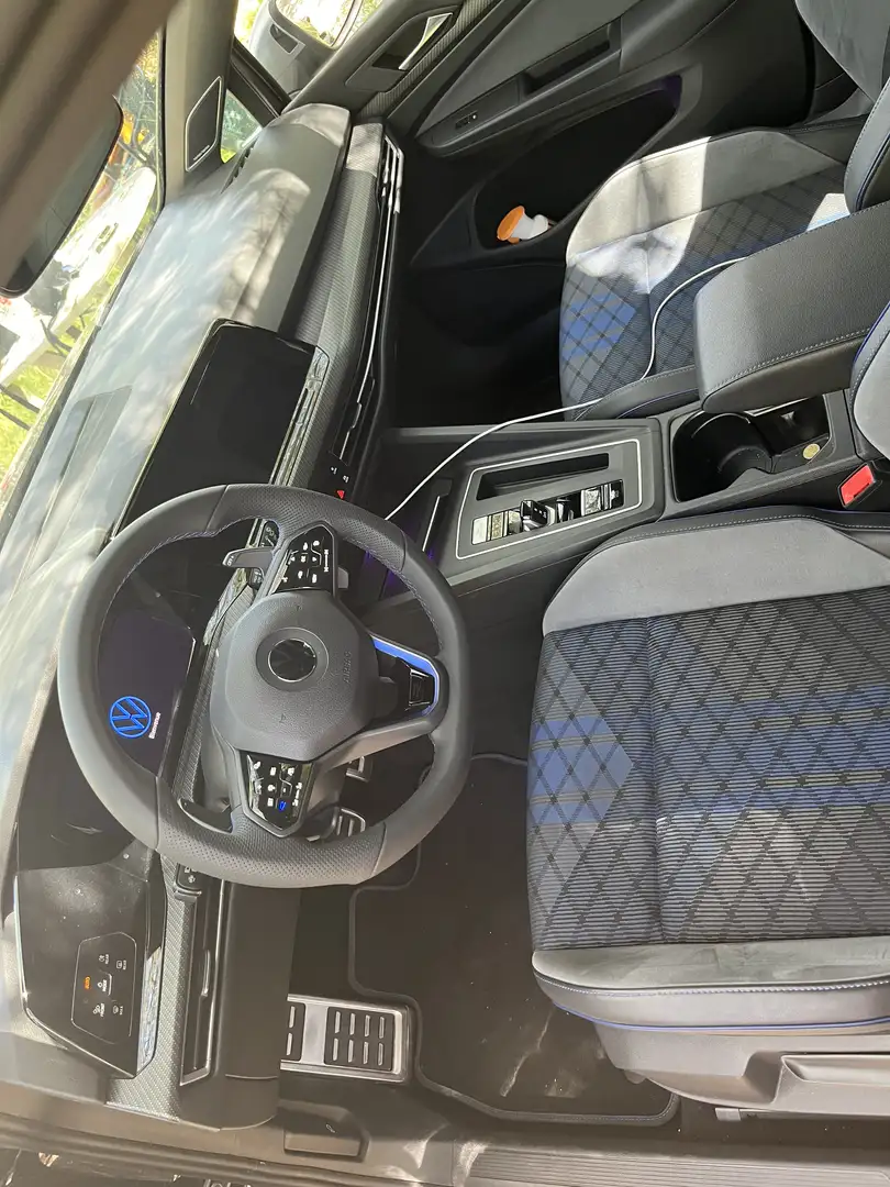 Volkswagen Golf R - 2