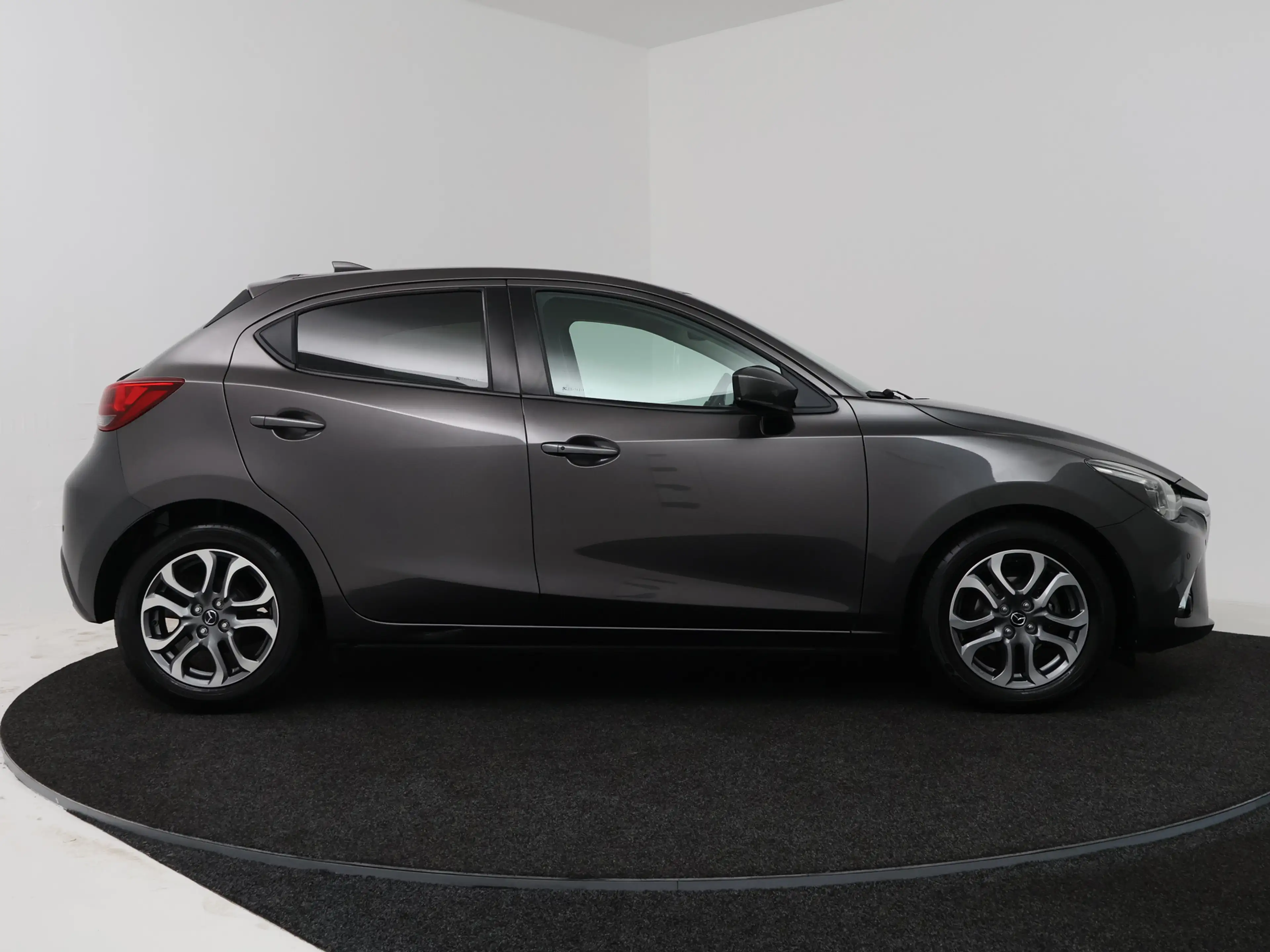 Mazda 2 1.5 Skyactiv-G GT-Luxury — photo 13
